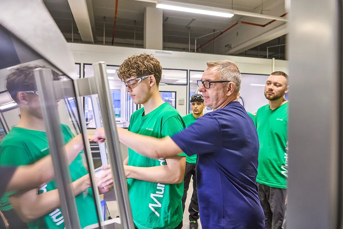 <h2 style="text-align: center;" class=""><font color="#ffffff">25 Trainees</font></h2>